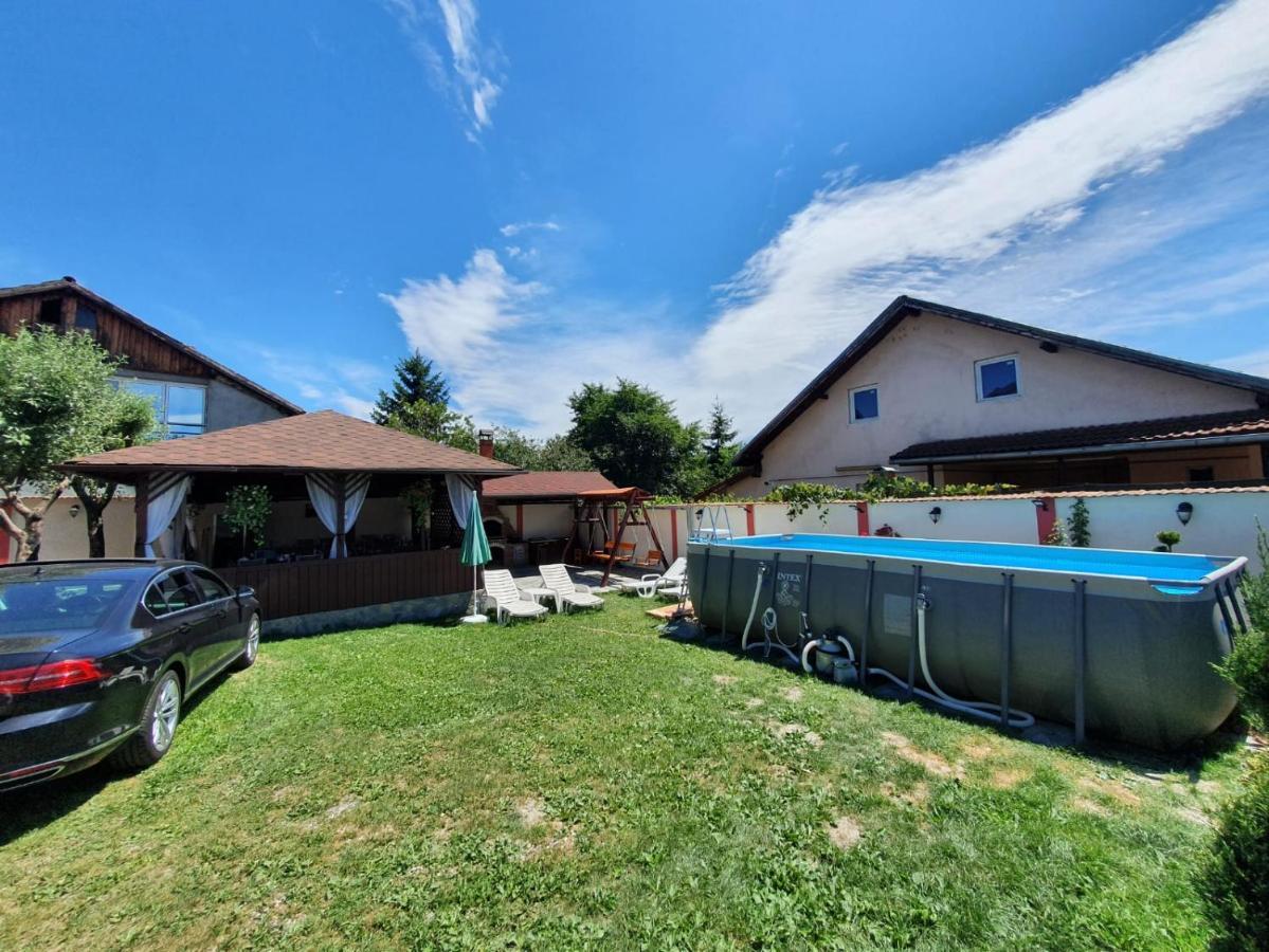 Отель Casa Alex Кэлимэнешти Экстерьер фото